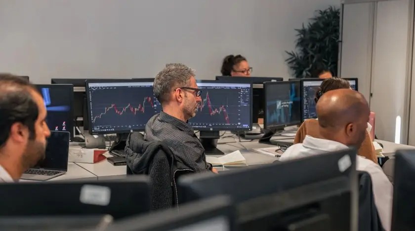 Trading courses in LAT